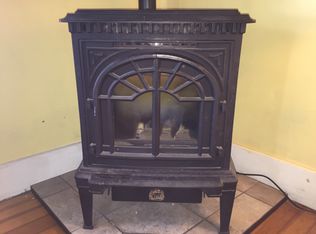 15 Jones Ave, Kittery, ME 03904