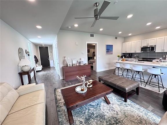 3rd image of 900 Bartholomew St #314