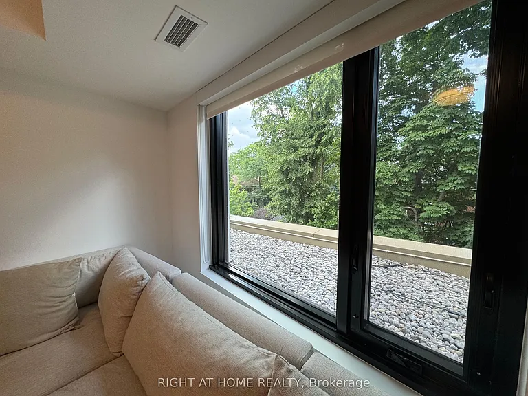 3 Strathgowan Ave #318 — Photo 20