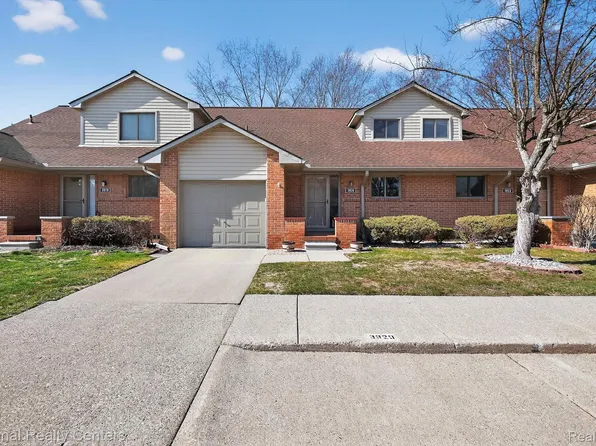 3920 Old Creek Rd, Troy, MI 48084