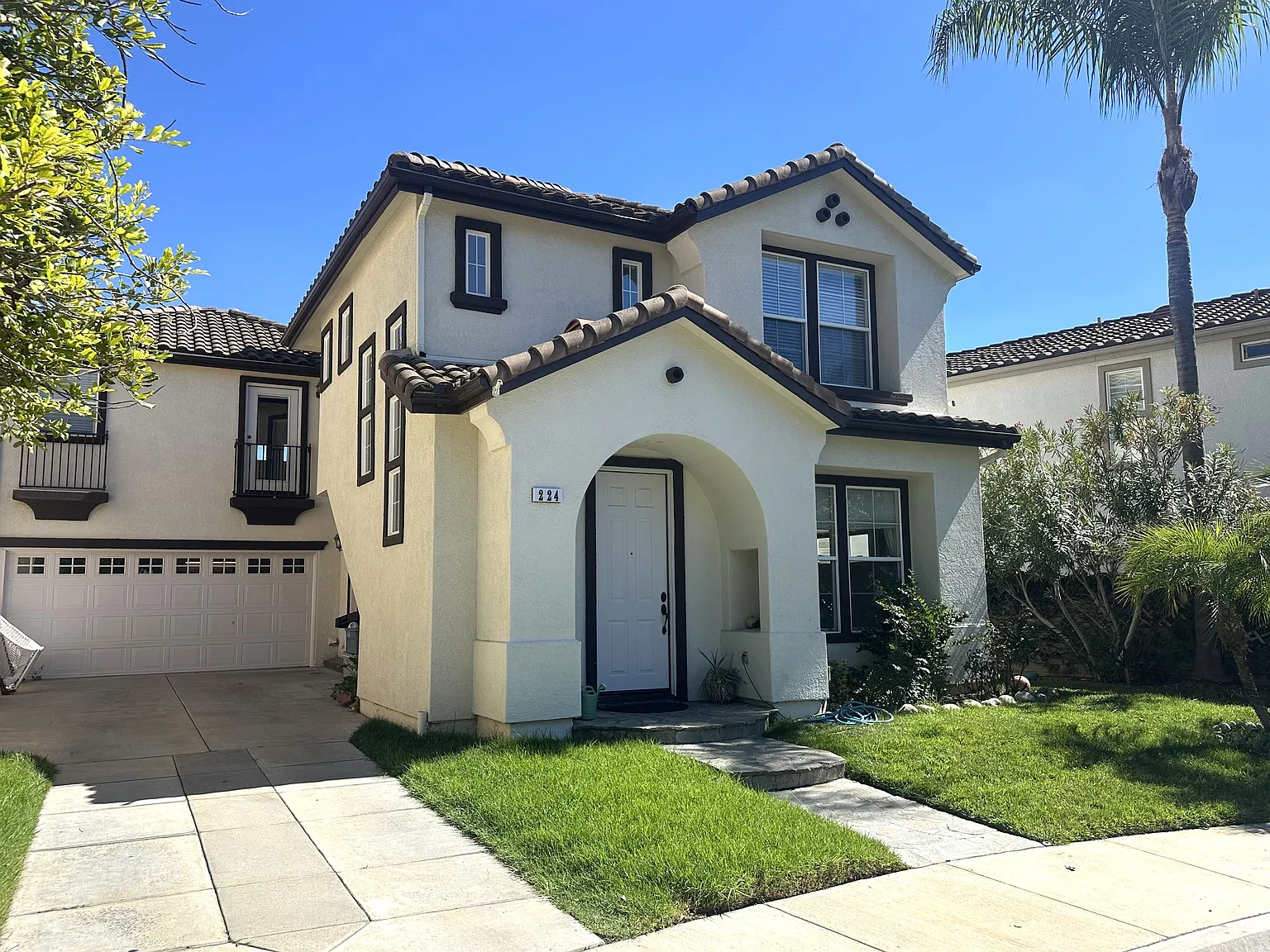 4 bed, 2100 sqft, $4,380 — Photo 1