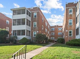 39 Robin Rd APT 304, West Hartford, CT 06119