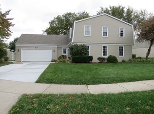 829 Prince Charles Ct, Schaumburg, IL 60195