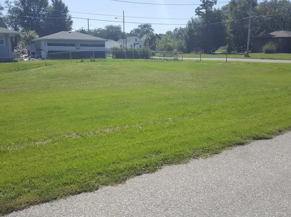 1501 Silver Ln, Carter Lake, IA 51510