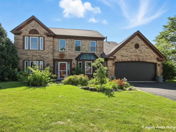 1724 Hartford Ln, Crystal Lake, IL 60014