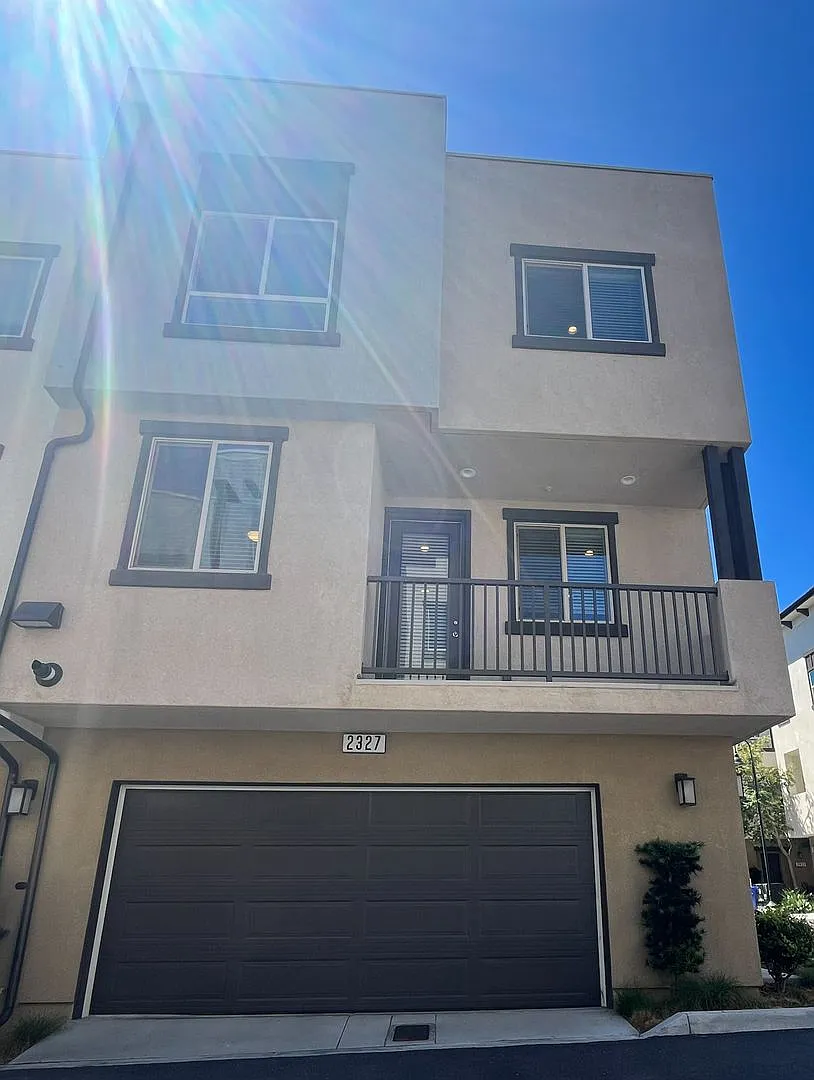 3bd/3ba Townhome in Skyline Townhomes — Photo 1