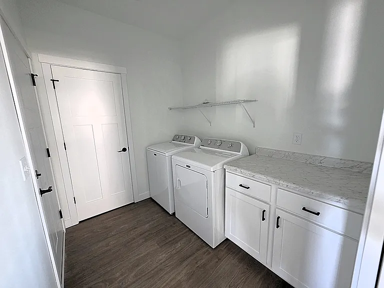 1227 Wisteria Ln — Photo 24