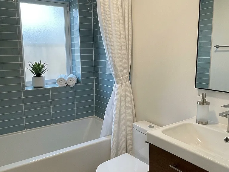 320 Roncesvalles Ave — Photo 6