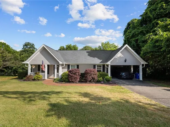 1113 S 3rd St, Mebane, NC 27302