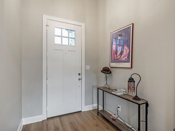 5th image of 410 Meadow Ln