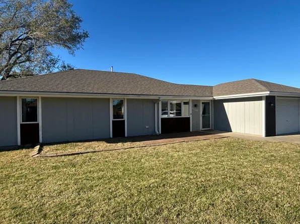 1320 Parkside Dr, Junction City, KS 66441