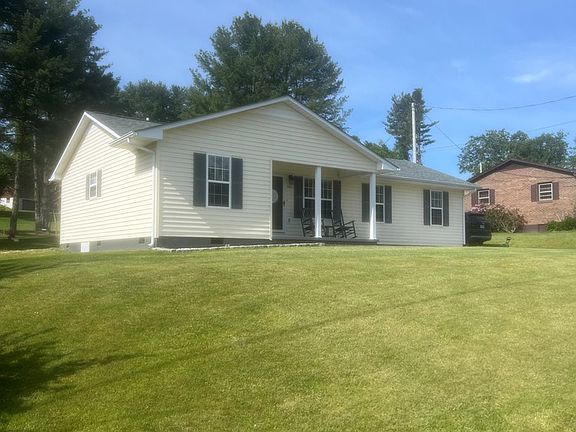 2nd image of 605 Parkwood Dr