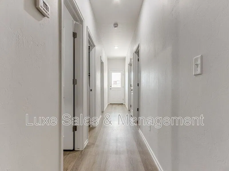 3 bed, 2.0 bath, 1200 sqft, $1,345 — Photo 3
