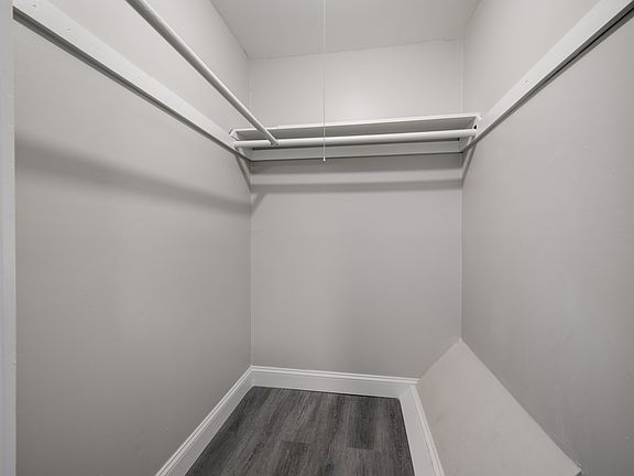 5th image of 17 Howard Ct #B