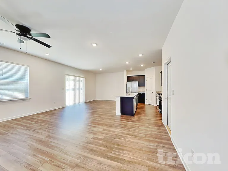 2448 Lennox Rd SE — Photo 3