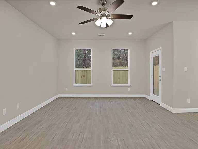5619 Barkridge Dr — Photo 27