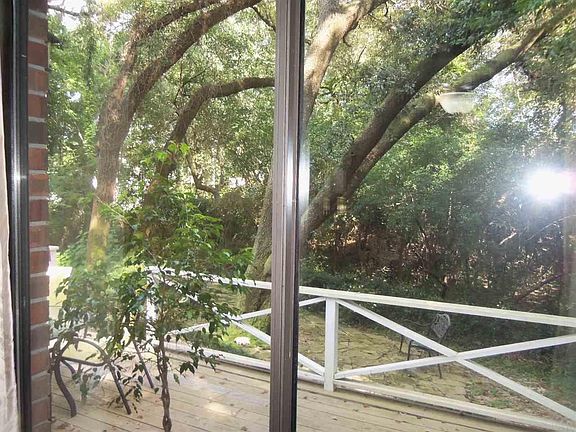 4th image of 2425 Oak Hills Cir