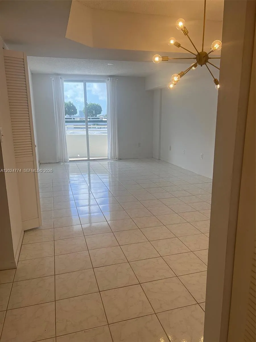 Building Photo - 9156 Collins Ave #502
