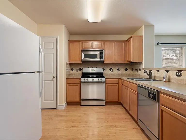 3800 Vonnegut Ct — Photo 9