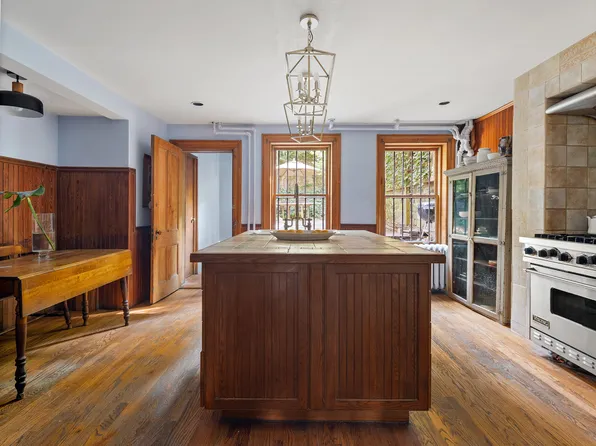 309 Vanderbilt Avenue image 10 of 27