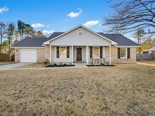 419 Woodberry Cir, Raeford, NC 28376
