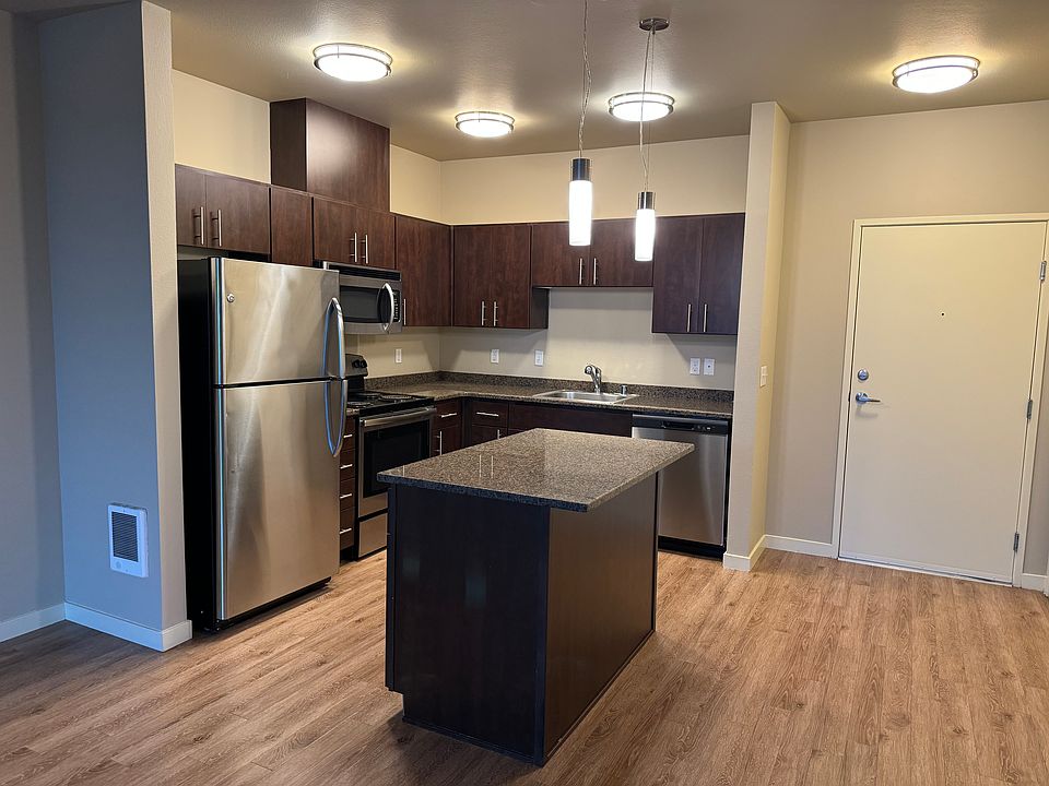 1st image of 975 NE Discovery Dr Unit 402