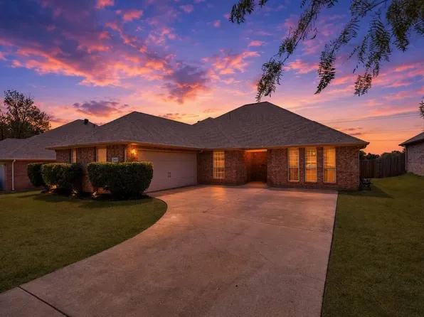 1800 Buena Vista Dr, Denton, TX 76210