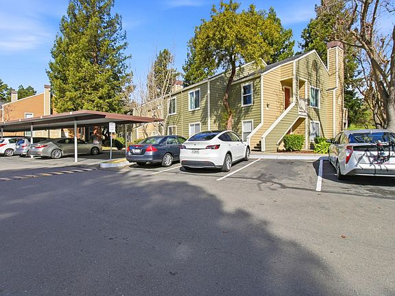 3rd image of 160 Reflections Dr APT 23