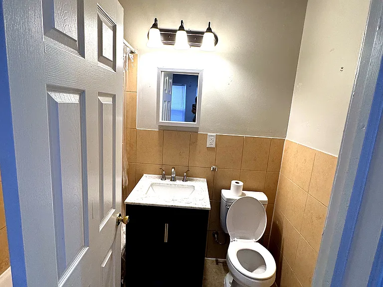 1020 S 52nd St #4 — Photo 6