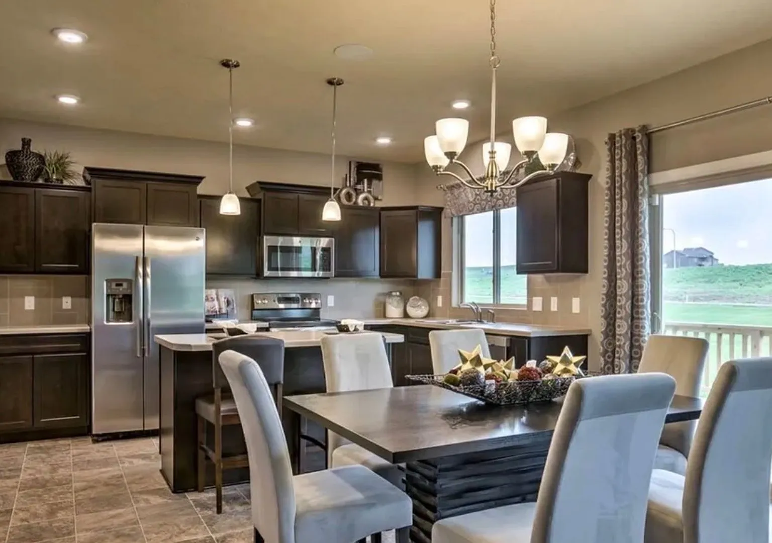 Beautiful 3 Bedroom Home in Bennington! — Photo 4