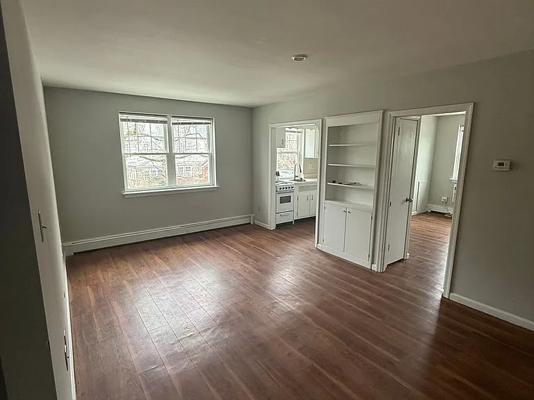 323-325 Haverford Ave — Photo 3