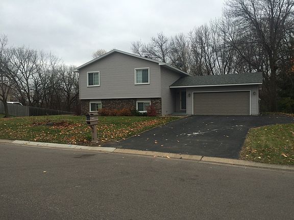 Front yard/house: with two gardens