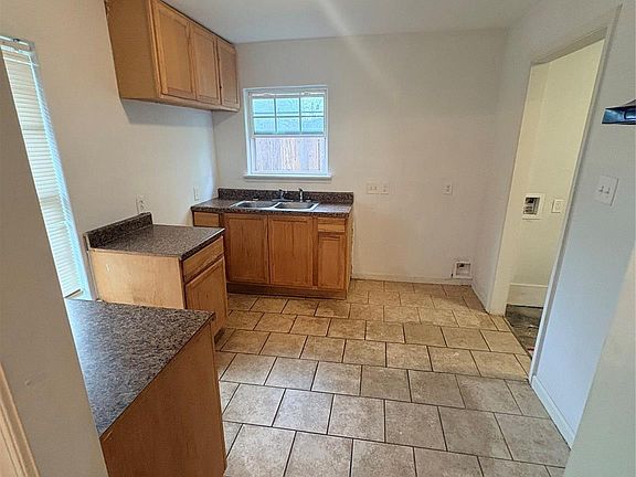 4th image of 5510 Chennault Rd