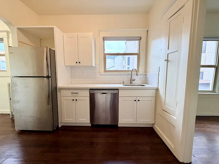 5234 University Way NE — Photo 5