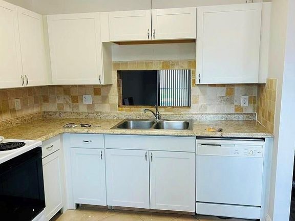 4th image of 8041 Southgate Blvd APT H3