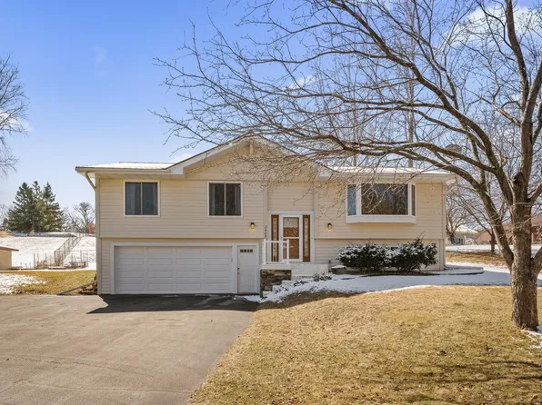 2408 72nd Ct E, Inver Grove Heights, MN 55076