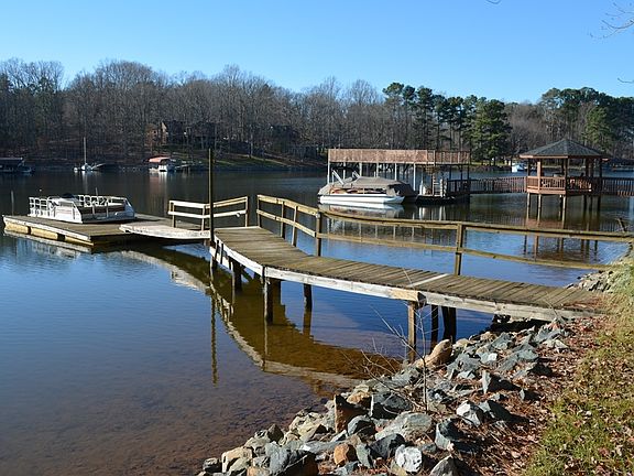Deep Water-Rock Shoreline