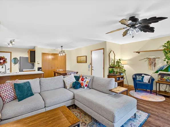 215 Douglas Dr, Brooklyn, WI 53521