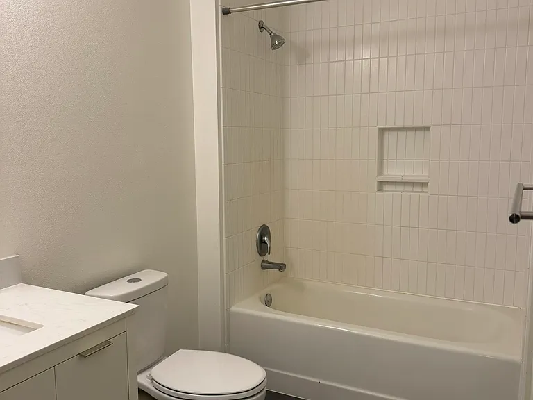 1620 NE Broadway St #517 — Photo 18