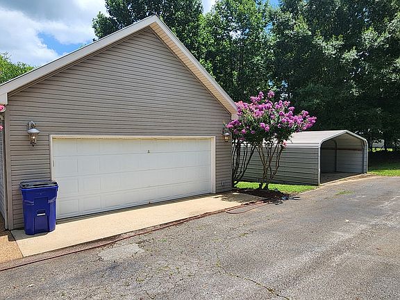 5th image of 130 W Ashley Dr