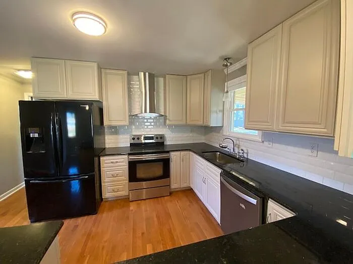 3 bed, 2.0 bath, 1740 sqft, $1,895 — Photo 2