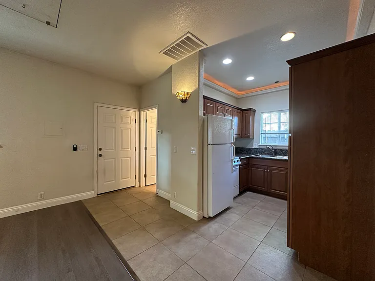 844B Shearer St — Photo 9
