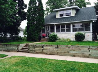 1071 Englewood Ave, Saint Paul, MN 55104