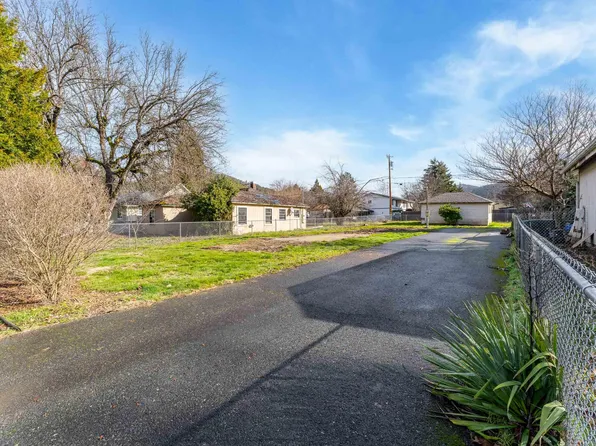 216 Broadway St, Rogue River, OR 97537