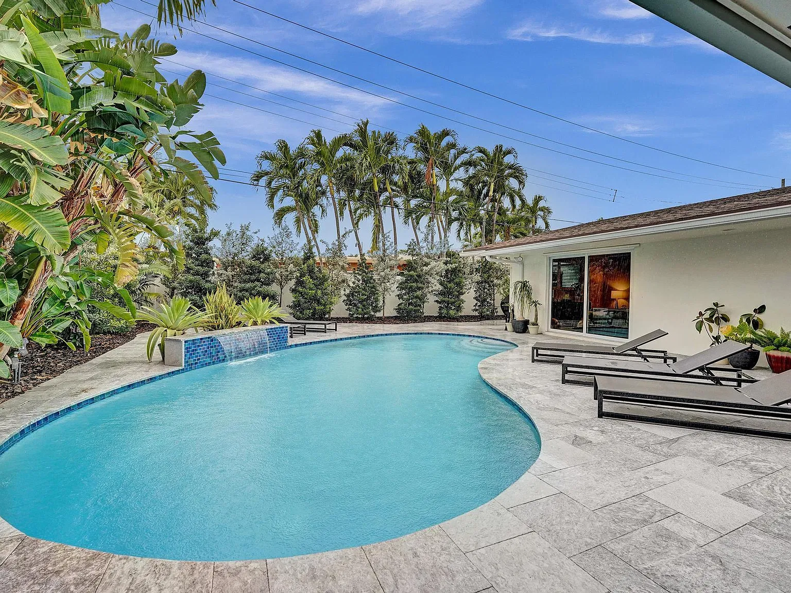 4 bed, 3.0 bath, 2196 sqft, $6,500 — Photo 3