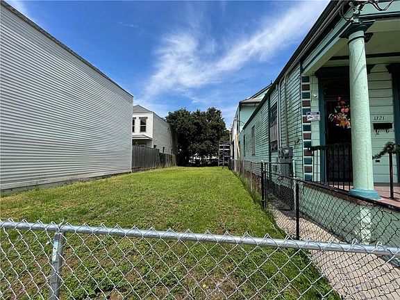 4th image of 1323 Frenchmen St