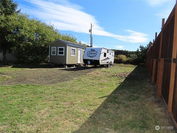 3rd image of 311 W Cabin Lane