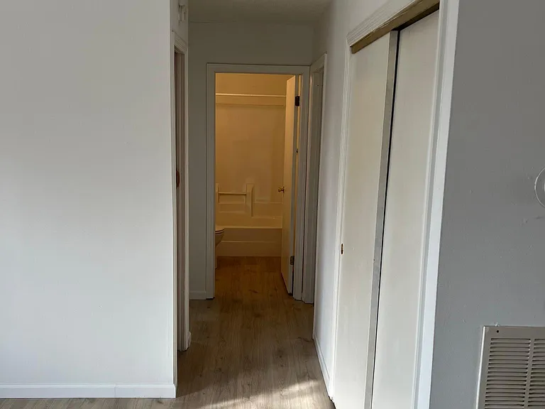 217 W North E — Photo 5