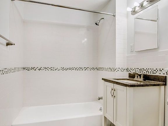 4th image of 471 Vanderbilt Ave APT 1H