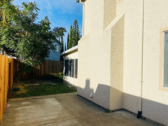 5th image of 912 Cloverbrook Cir